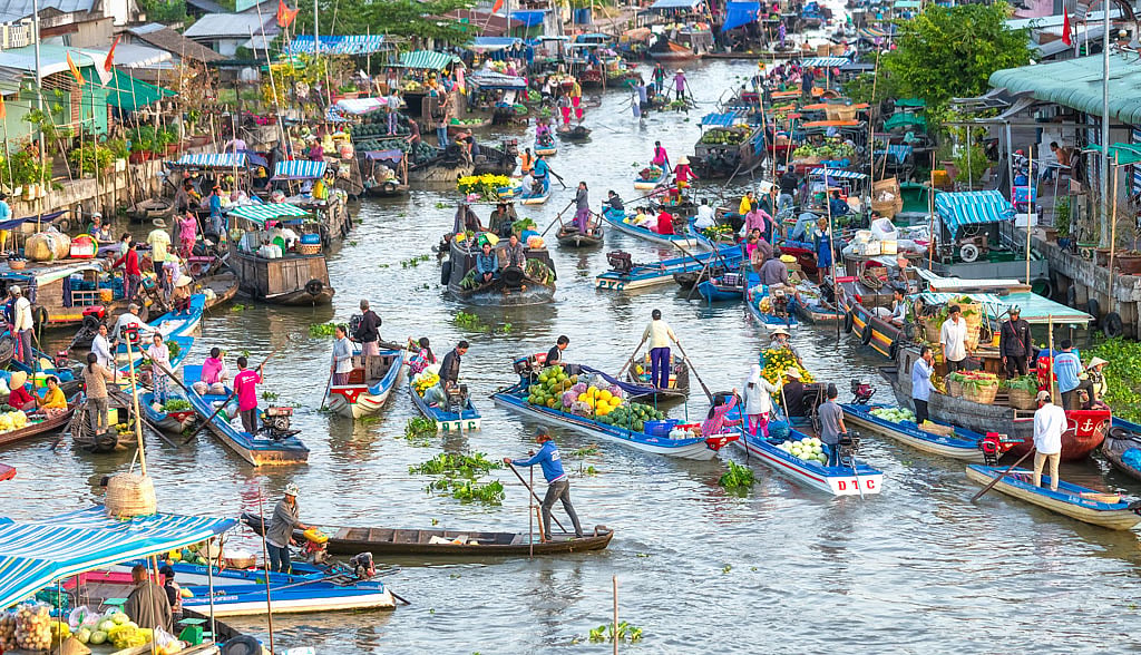The market opens very early in the morning